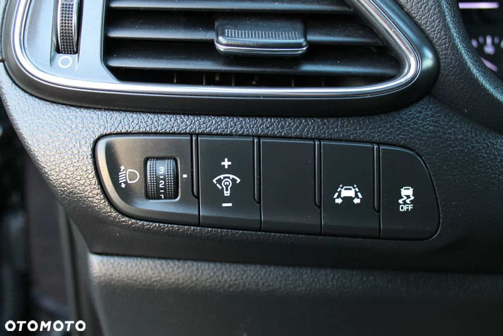 Hyundai i30 1.4 Premiere Comfort - 25