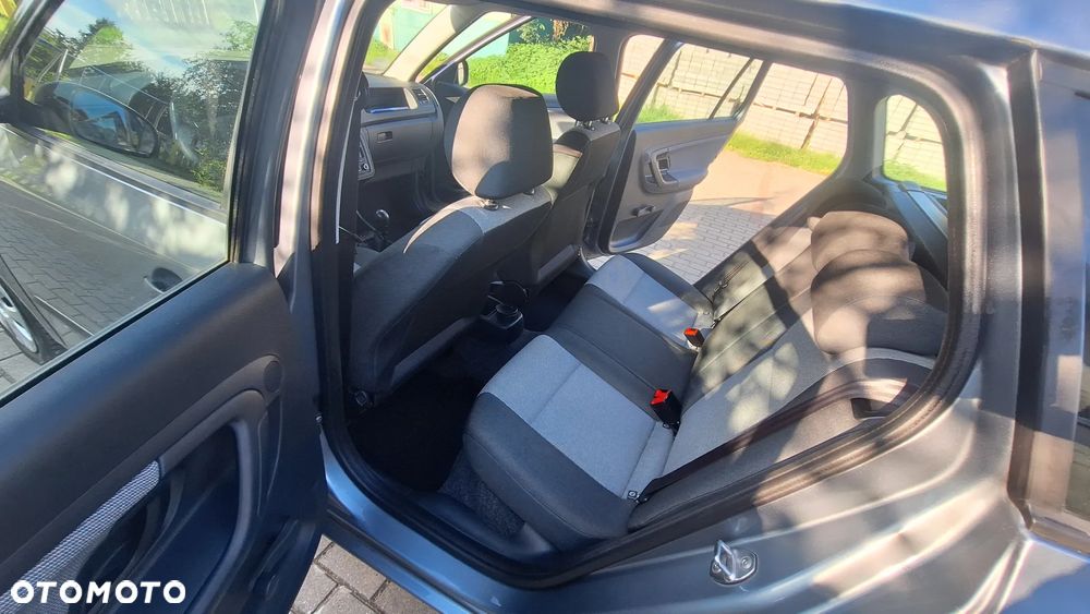 Skoda Fabia 1.2 TSI Ambiente - 10