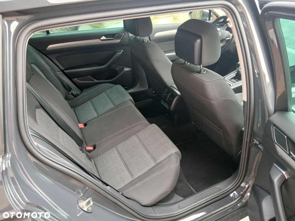 Volkswagen Passat 2.0 TDI SCR Business - 28