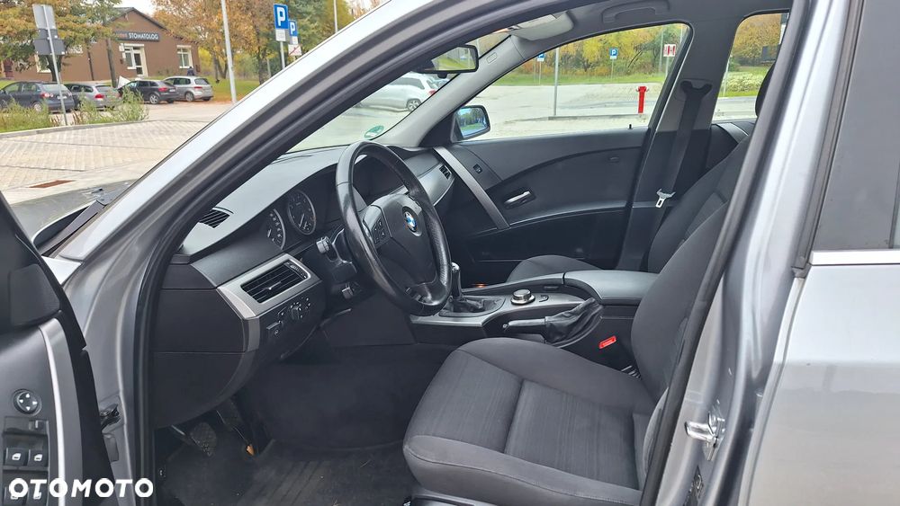 BMW Seria 5 523i - 7