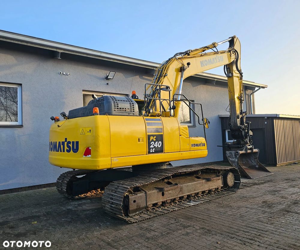 Komatsu PC240LC-11 - 3