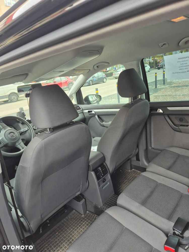 Volkswagen Touran - 11