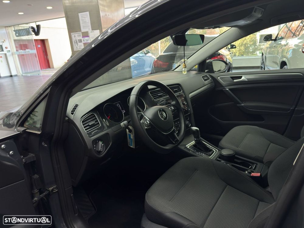 VW Golf 1.6 TDI Confortline DSG - 22