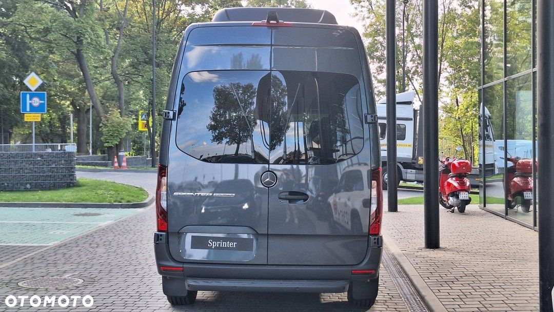 Mercedes-Benz Sprinter - 2
