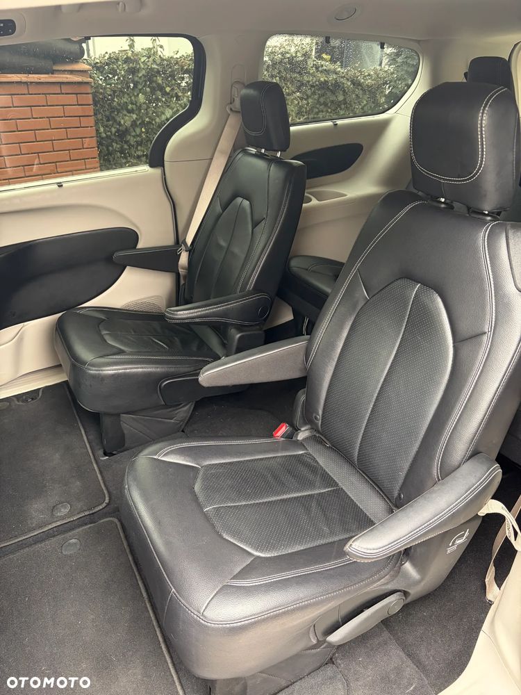 Chrysler Pacifica - 17