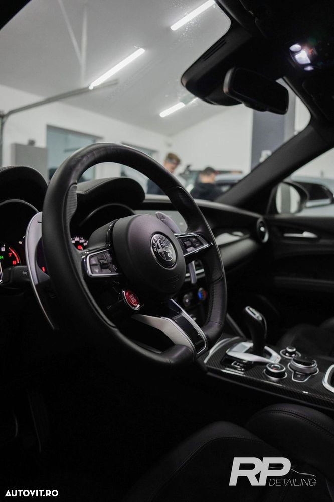 Alfa Romeo Stelvio V6 2.9 Bi-Turbo AT8-Q4 Quadrifoglio - 11