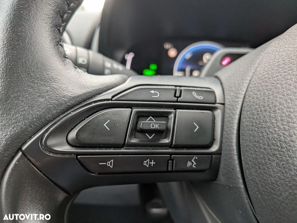 Toyota Yaris 1.5 VVT-i HSD Dynamic - 11