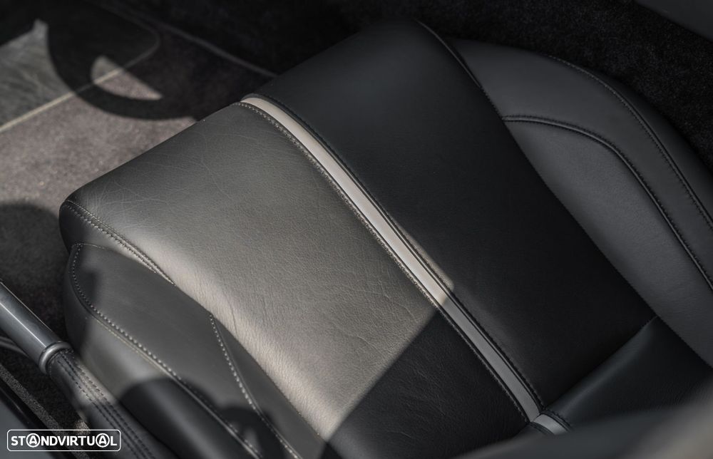 Aston Martin Vantage Coupe V12 S Sportshift 3 - 23