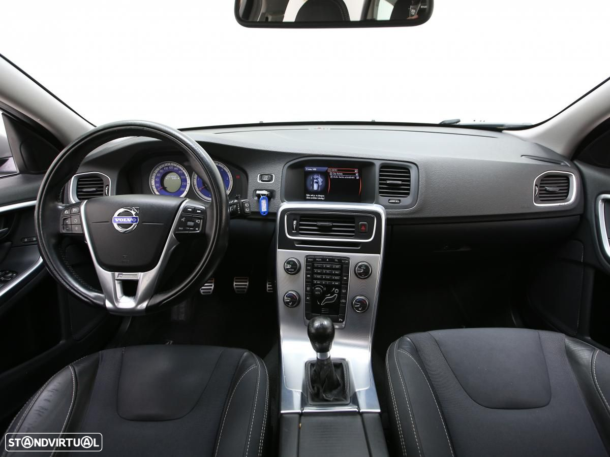 Volvo V60 2.0 D3 R-Design - 6