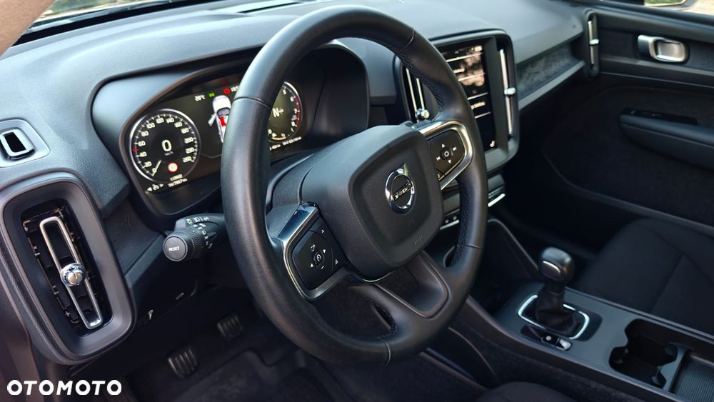 Volvo XC 40 T3 Momentum Pro - 33
