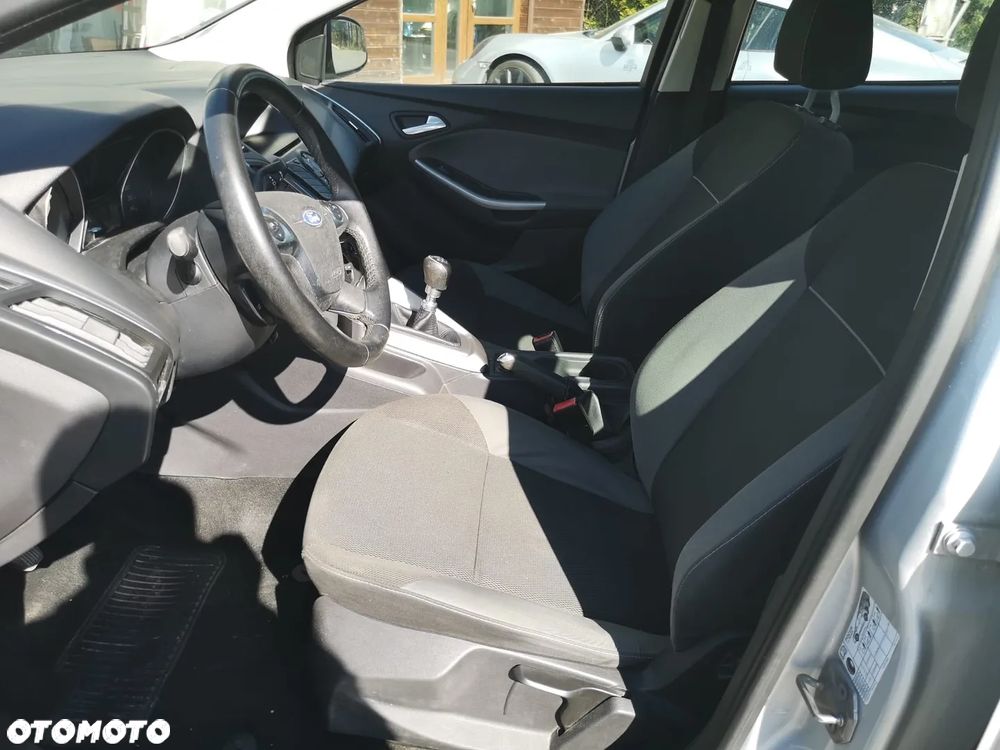Ford Focus 1.6 TDCi DPF Ambiente - 24