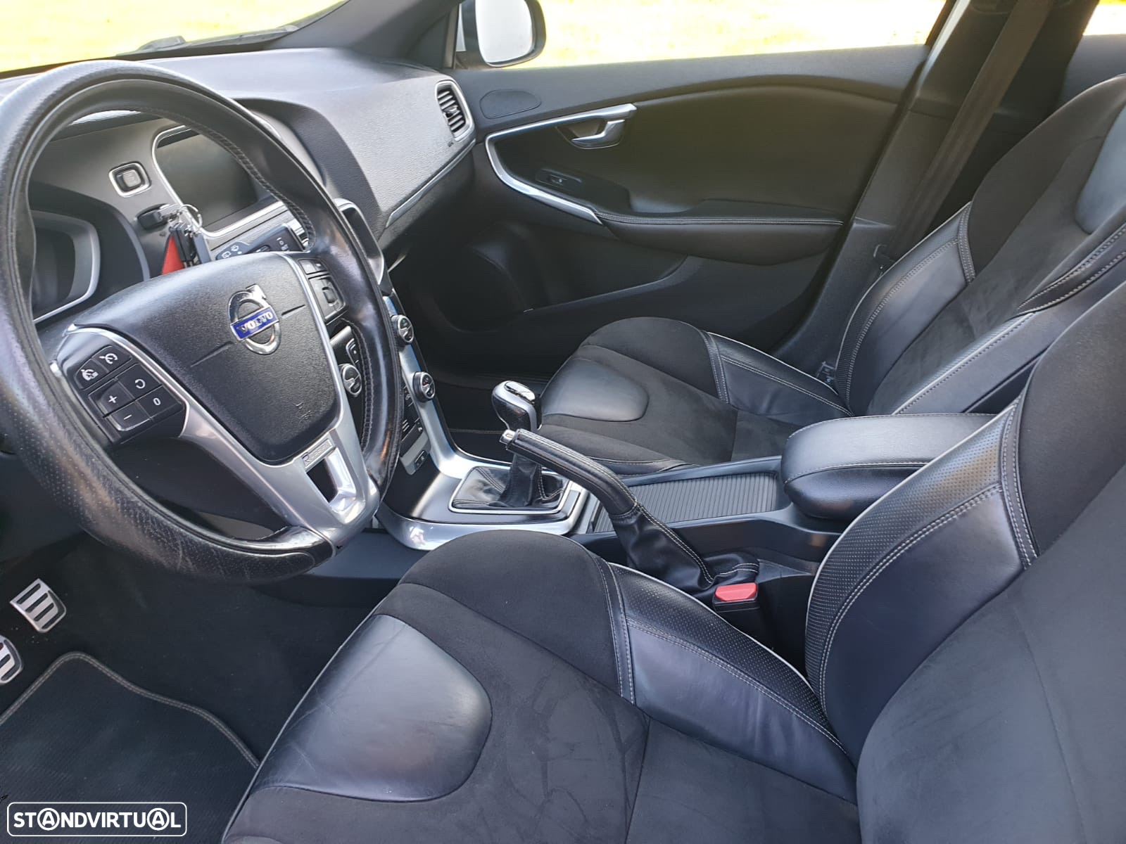 Volvo V40 2.0 D2 R-Design - 13