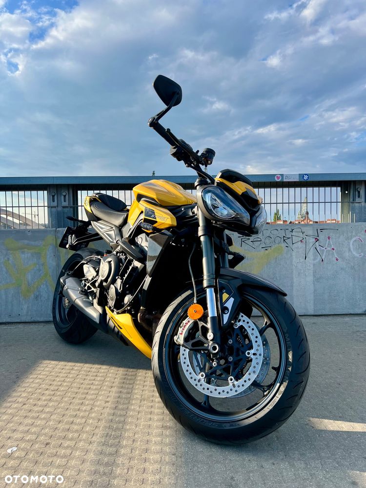 Triumph Street Triple - 1