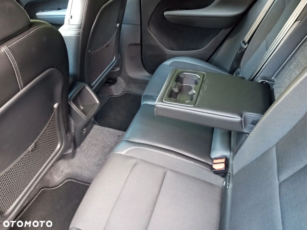 Volvo XC 40 T3 Momentum Pro - 29