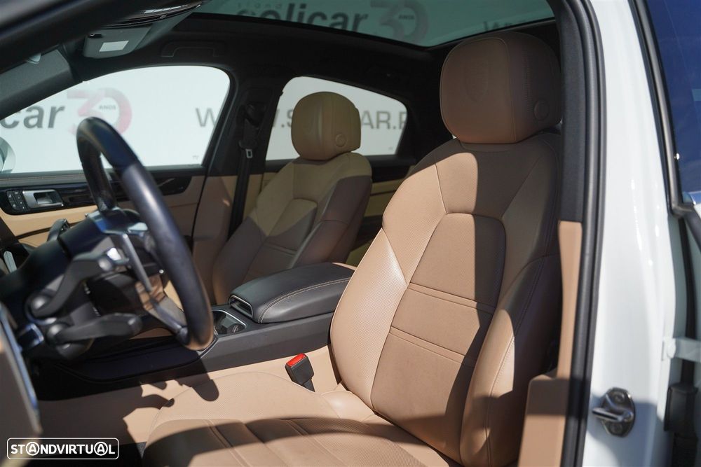 Porsche Cayenne Coupé E-Hybrid - 35