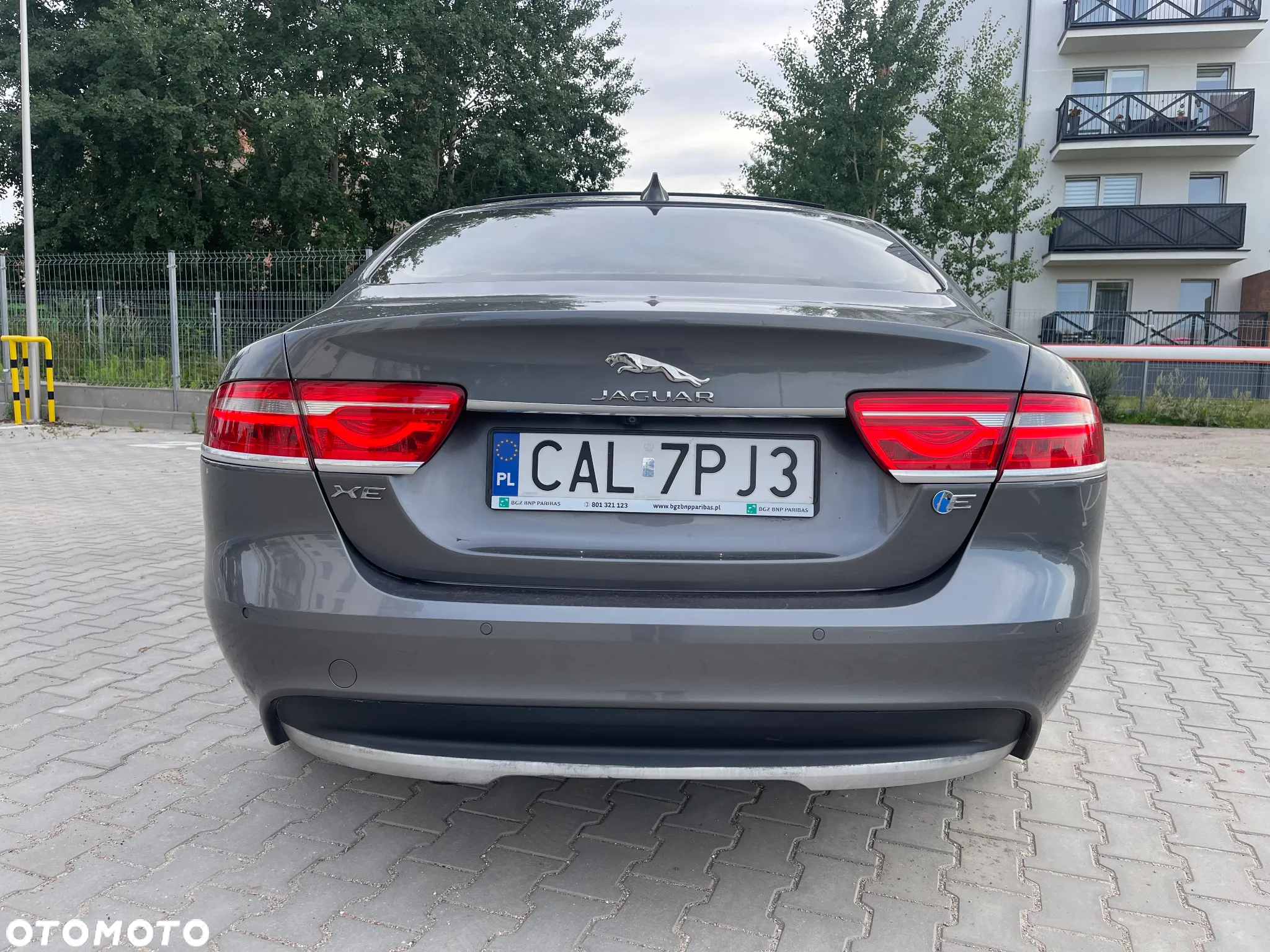 Jaguar XE 2.0 D Prestige - 37