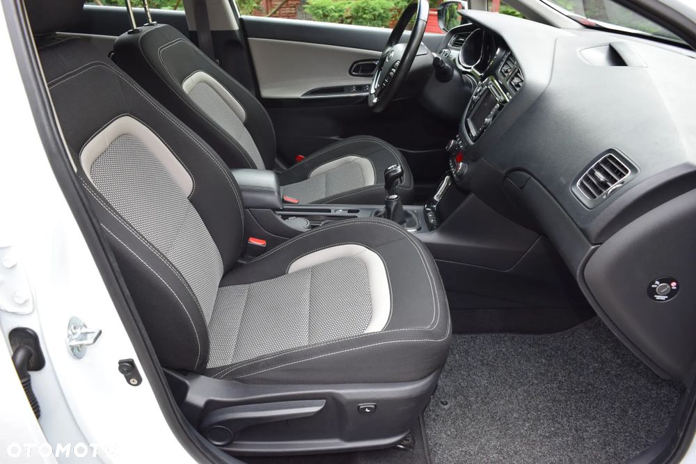 Kia Ceed 1.4 CVVT Dream Team Edition - 11