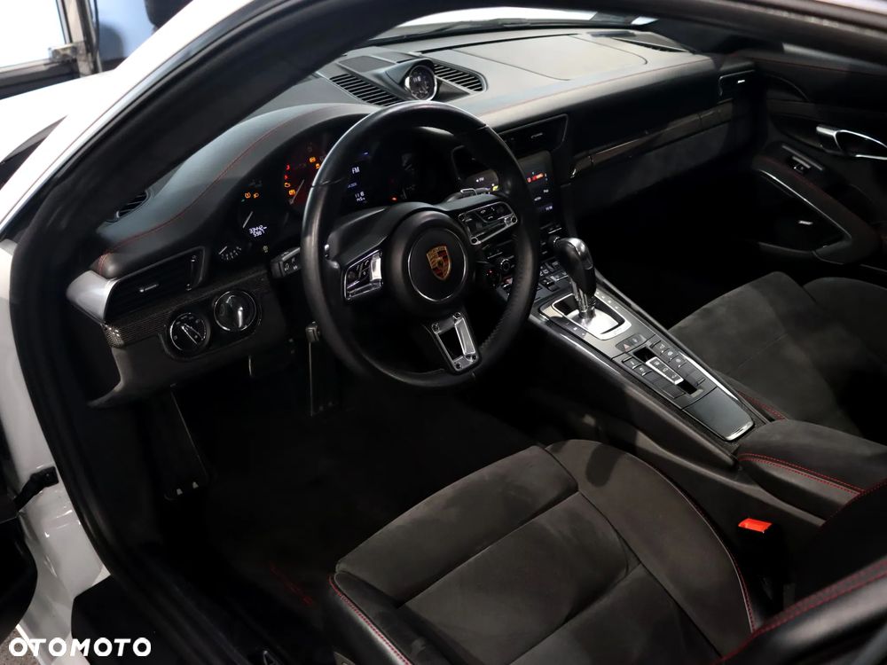 Porsche 911 Carrera 4 GTS PDK - 15
