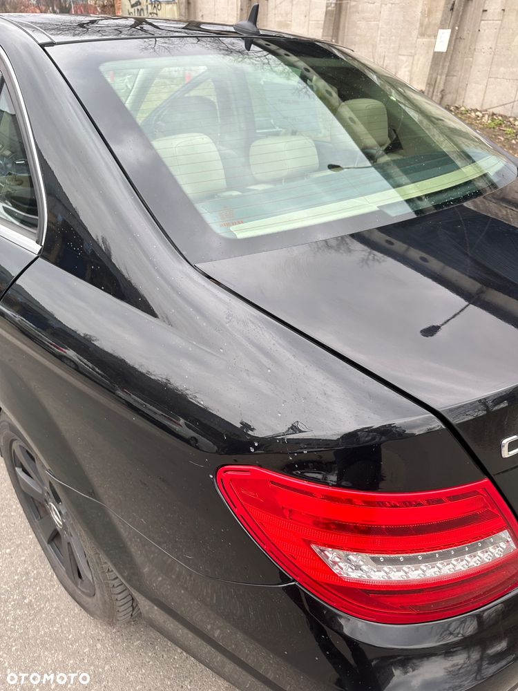 Mercedes-Benz Klasa C 200 CGI BlueEFFICIENCY Avantgarde - 8