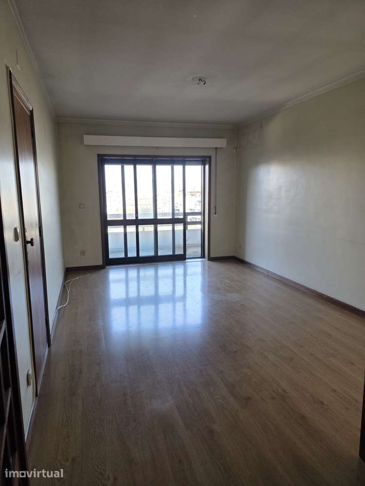 Apartamento T2+1 com 2 casas de banho e garagem - Grande imagem: 5/14