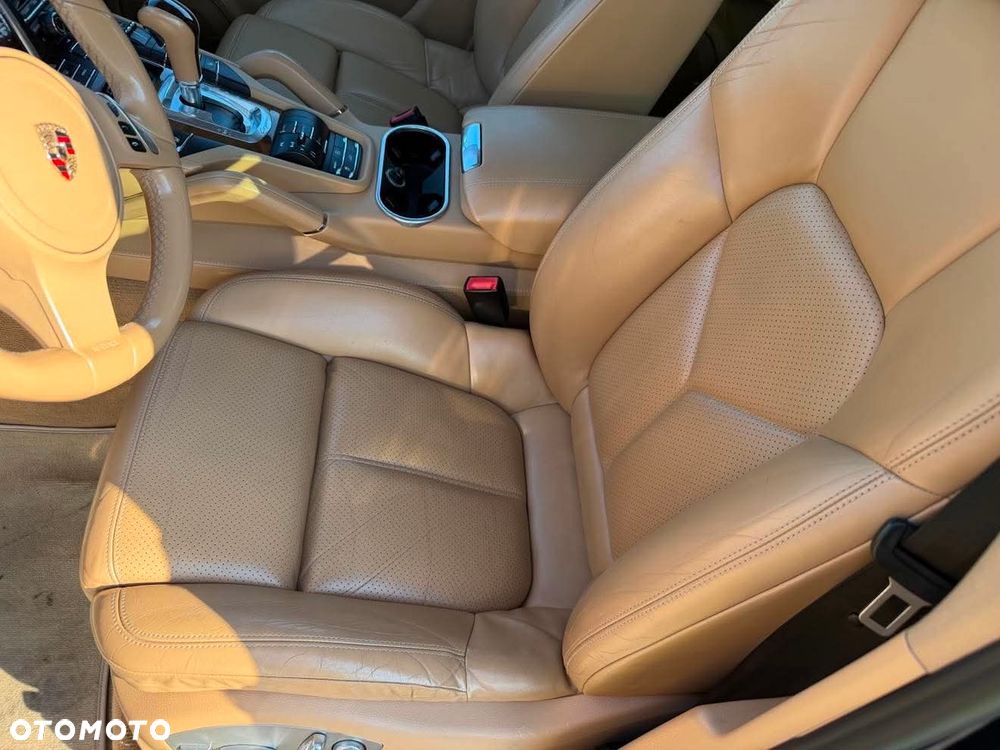 Porsche Cayenne - 10