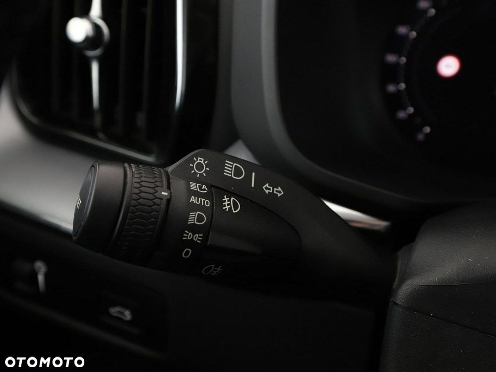 Volvo XC 60 B4 D Geartronic Momentum Pro - 32