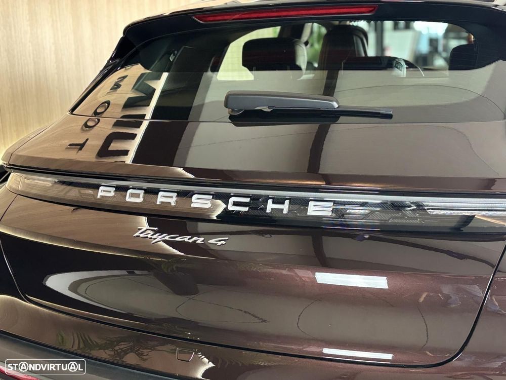Porsche Taycan Cross Turismo 4 - 12