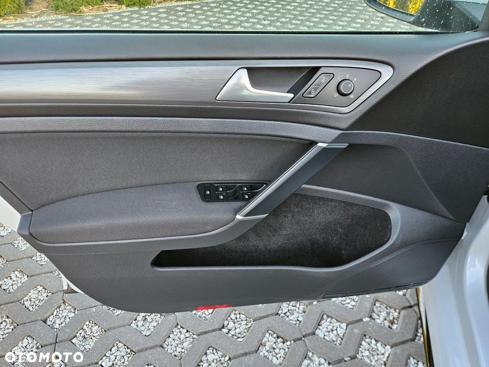 Volkswagen Golf - 19
