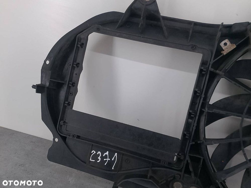 WENTYLATOR CHŁODNICY AUDI A4 B6 8E0121205Q  FS1226  873573D 1.6 8V - 2