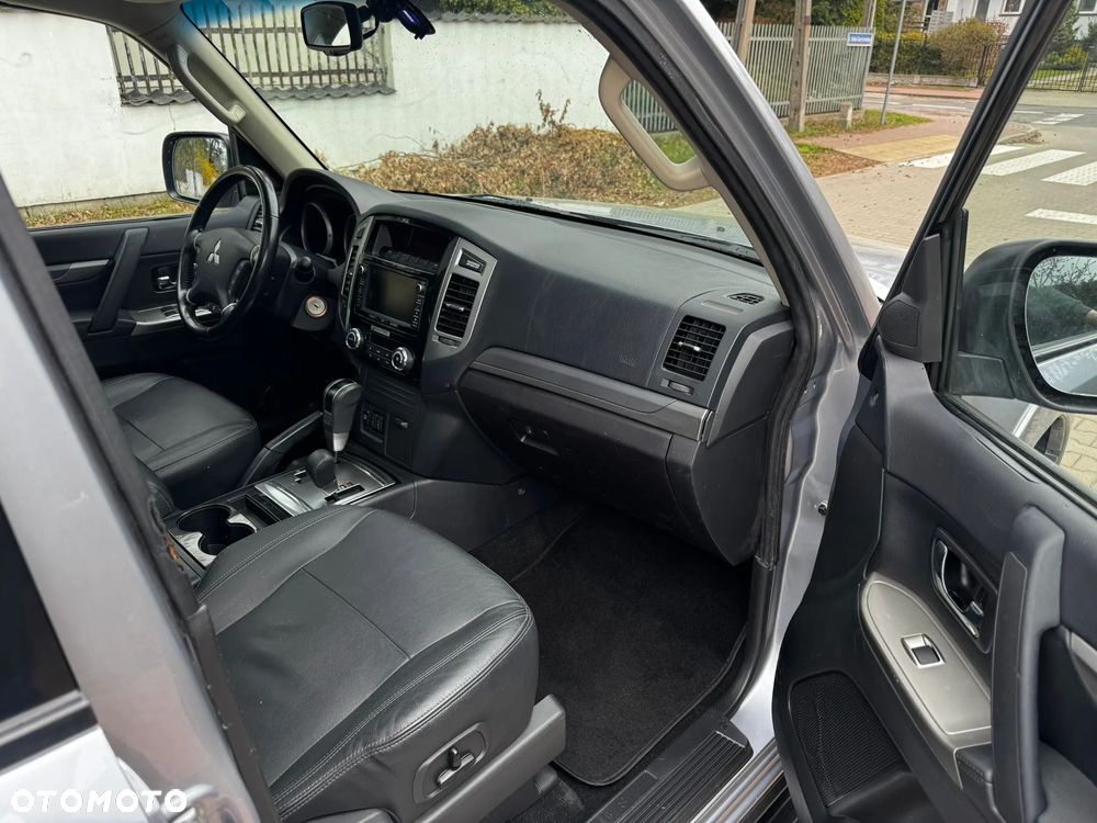 Mitsubishi Pajero 3.2 DI-D Automatik Diamant Edition - 14