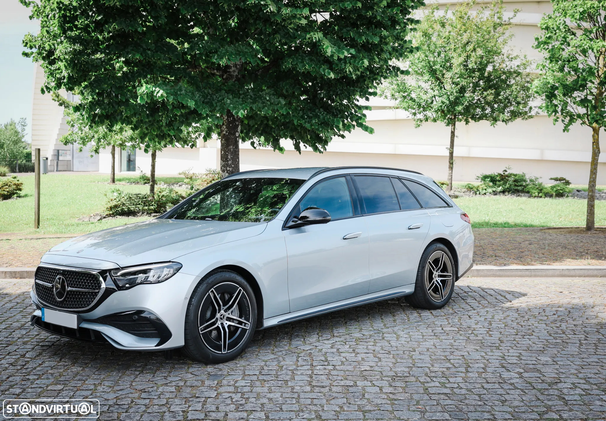 Mercedes-Benz E 300 e AMG Line - 3