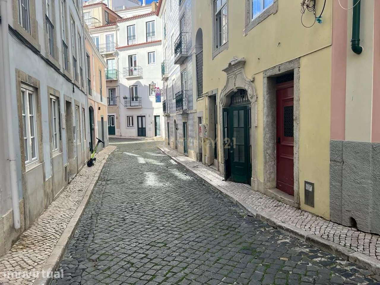 Venda de espaço comercial com extração de fumos em Alfama, Lisboa - Grande imagem: 3/19