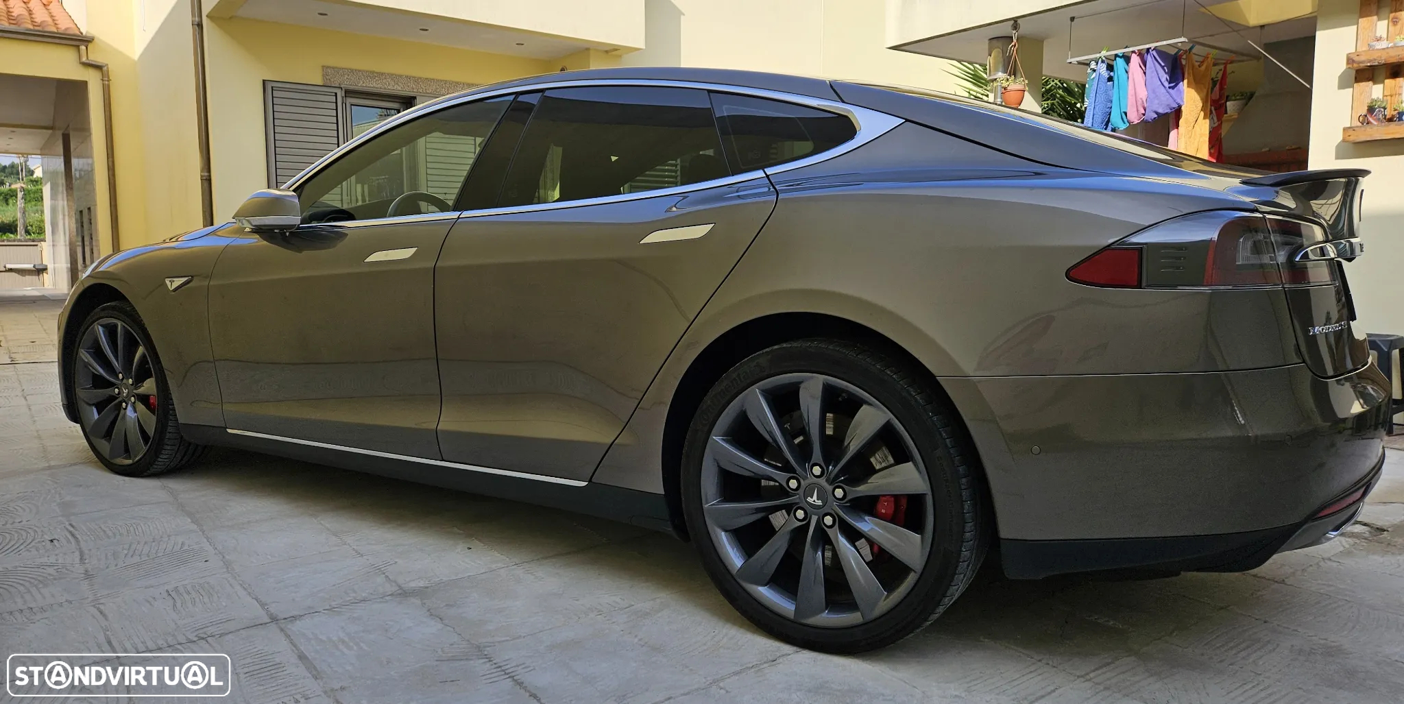 Tesla Model S - 5