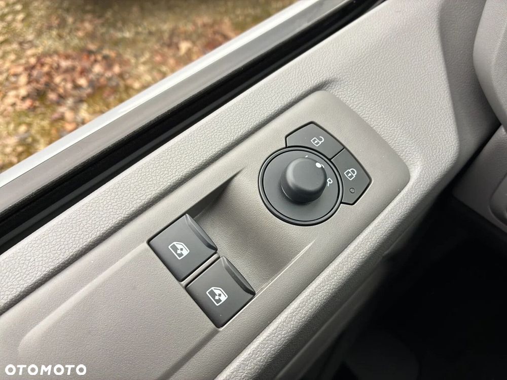 Volkswagen Caravelle - 33