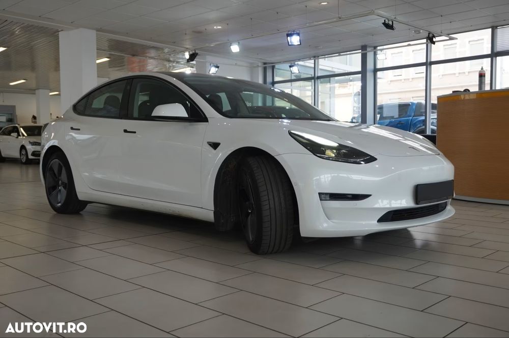 Tesla Model 3 - 2