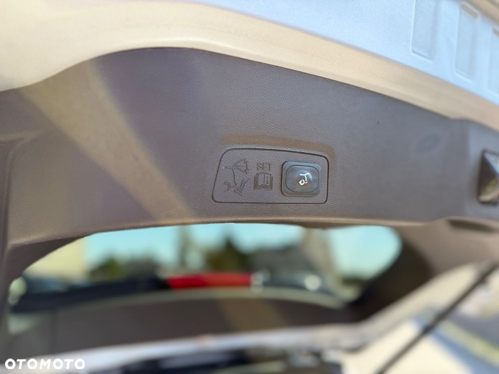 Ford Escape 2.0 EcoBoost AWD Titanium - 35