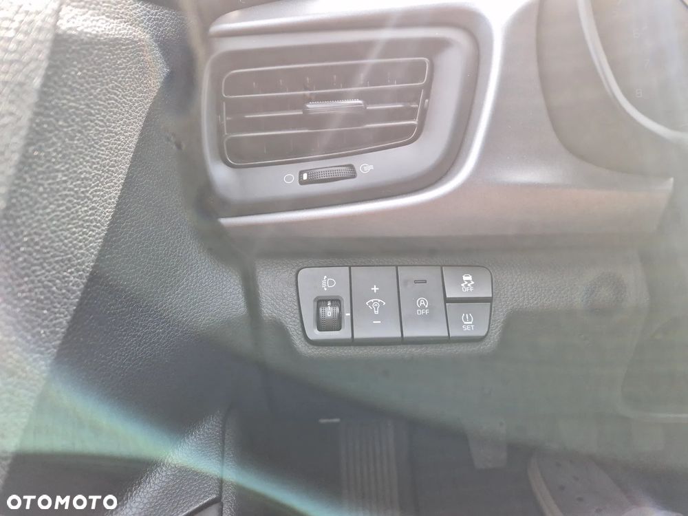 Kia Rio 1.2 L - 11