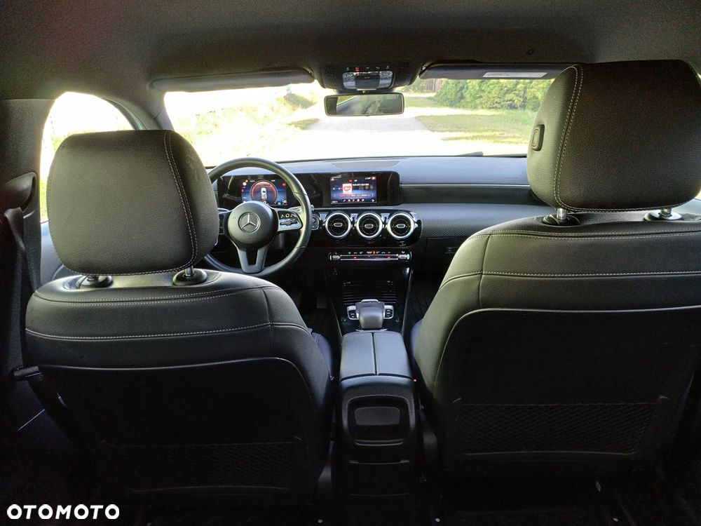 Mercedes-Benz Klasa A 180 Edition 1 7G-DCT - 17