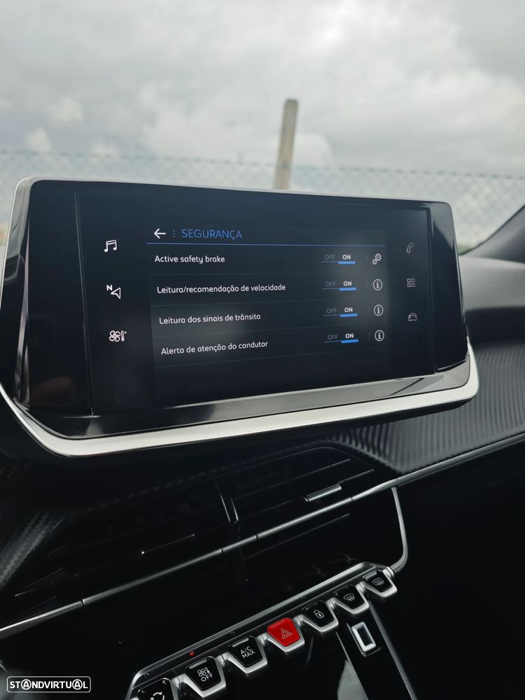 Peugeot 2008 1.2 PureTech Allure Pack EAT8 - 26