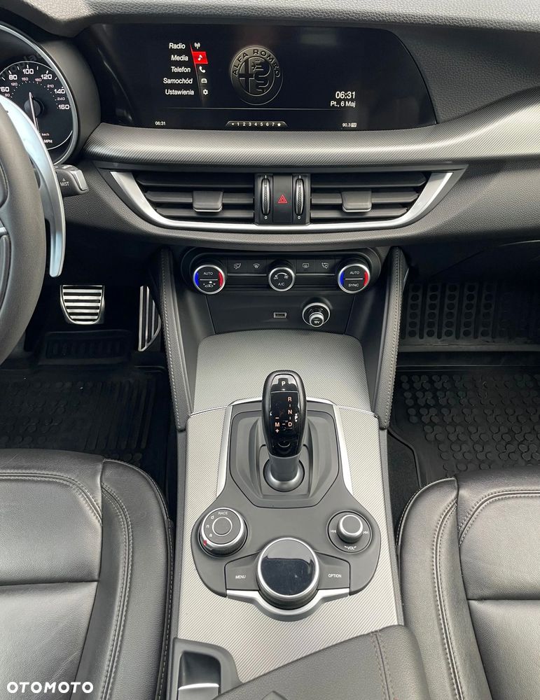 Alfa Romeo Stelvio - 14