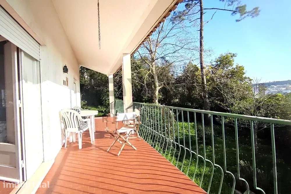 Sesimbra, moradia com óptimas áreas e jardim - Grande imagem: 3/60