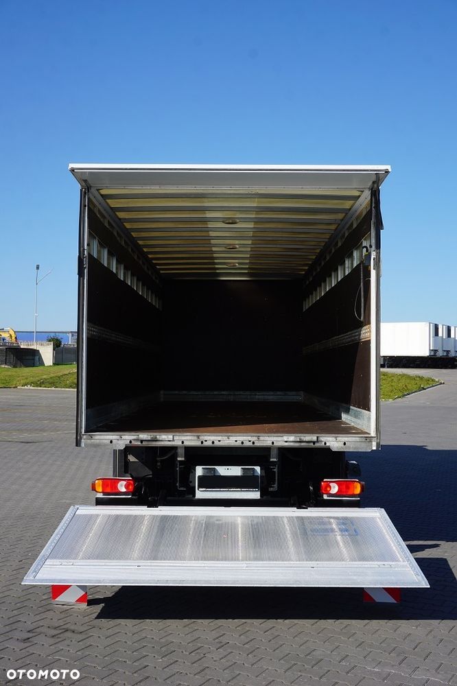 Iveco ZABUDOWA /  KONTENER + WINDA  / DŁ. 7,2 M - 7