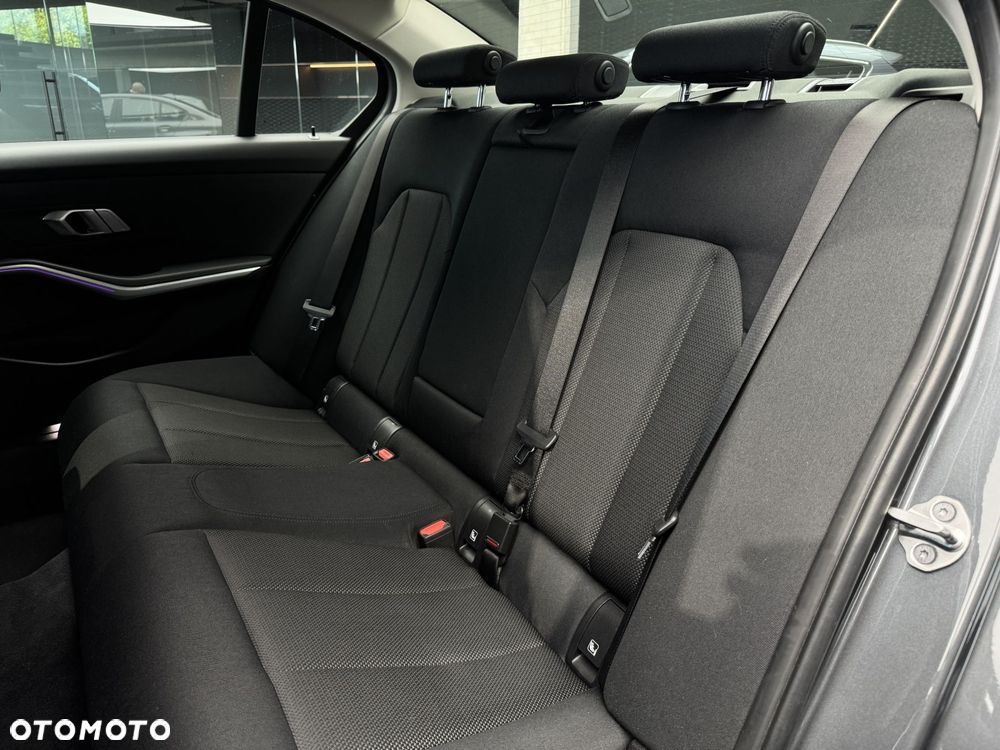 BMW Seria 3 318i - 15