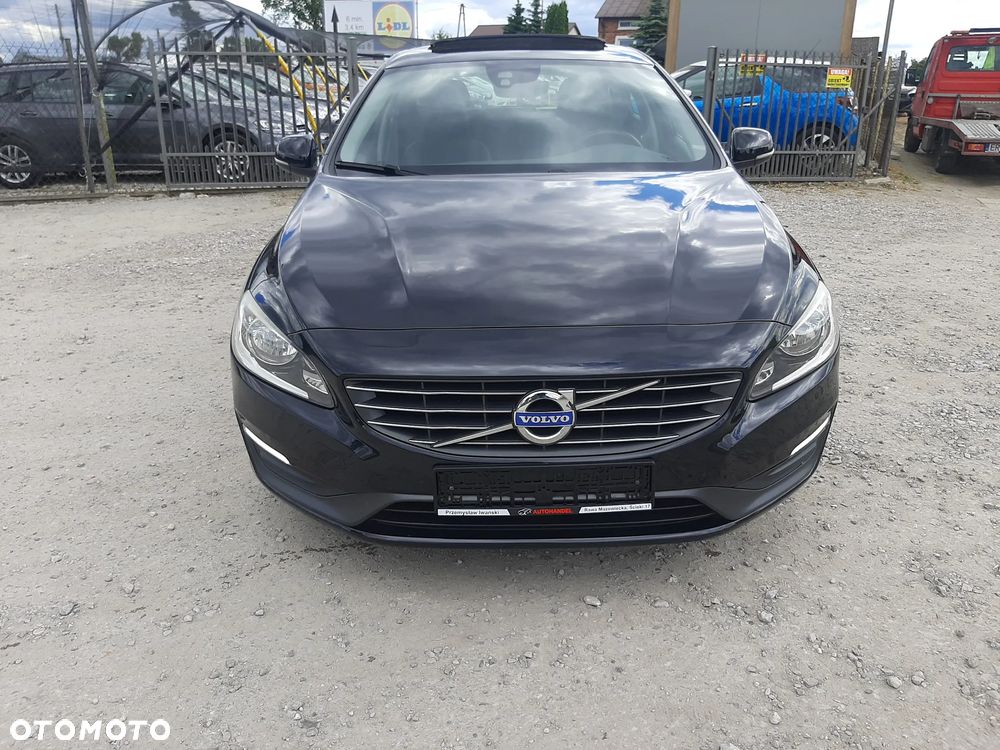 Volvo V60 D2 R-Design Momentum - 8