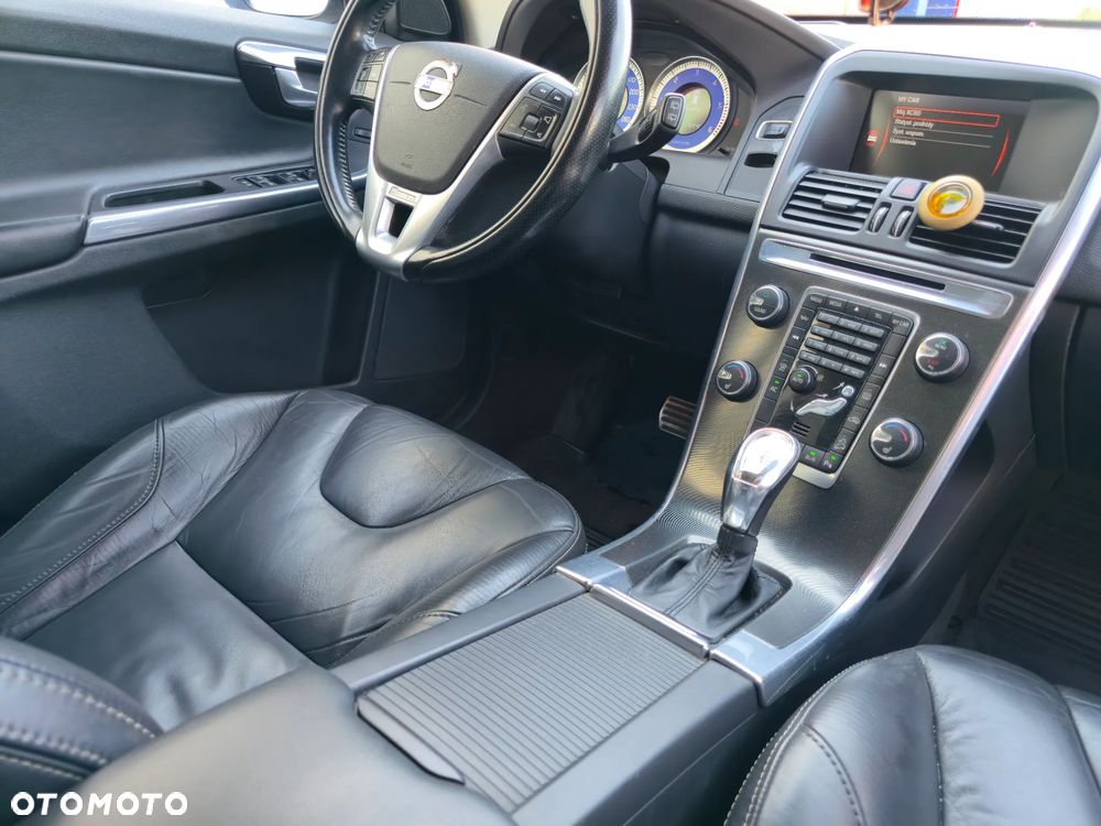Volvo XC 60 D4 AWD Geartronic RDesign - 14