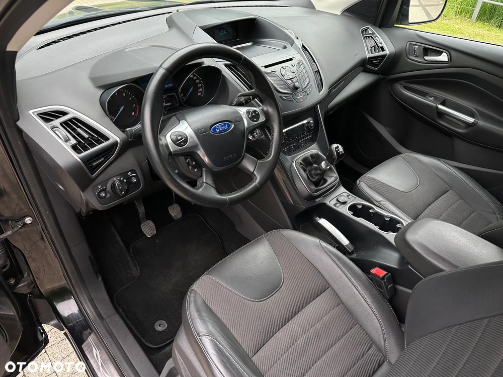 Ford Kuga 1.6 EcoBoost 2x4 Titanium - 9