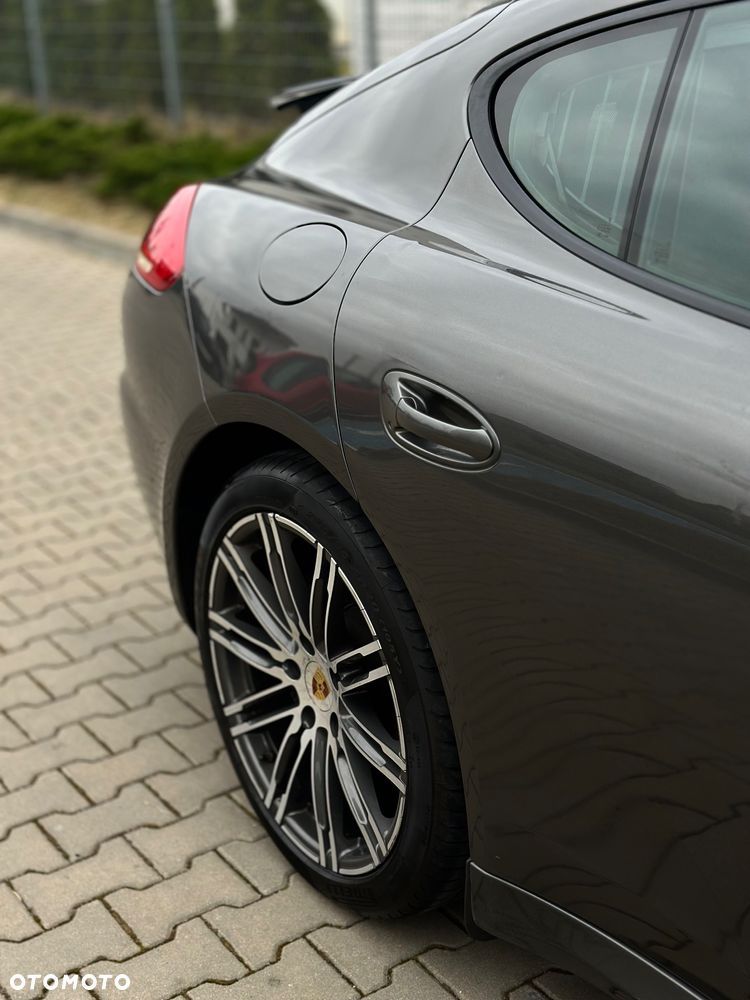 Porsche Panamera - 25