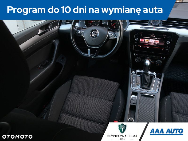 Volkswagen Passat - 8