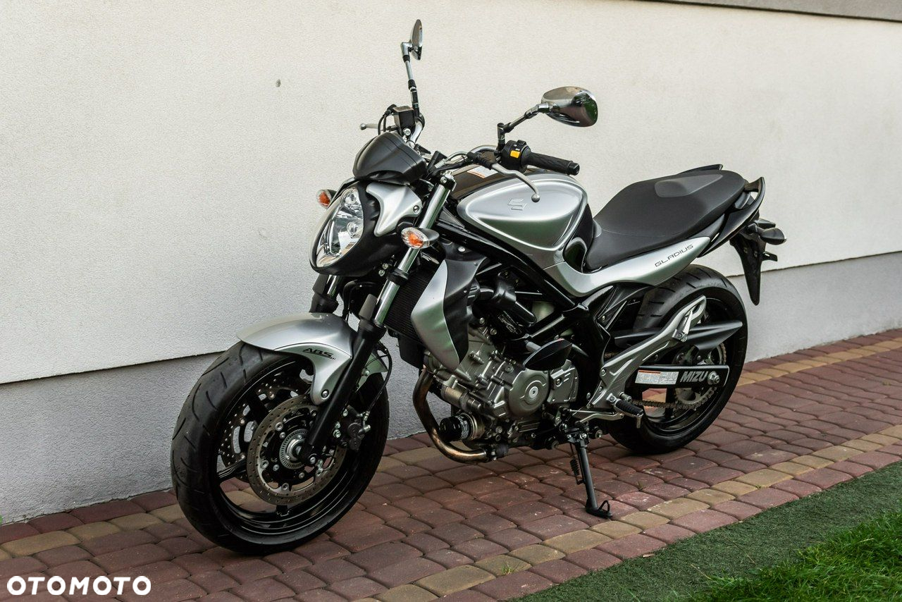 Suzuki Gladius - 6