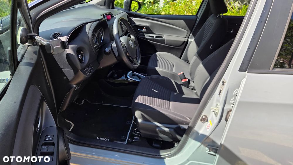 Toyota Yaris Hybrid 100 Selection Platinum - 15